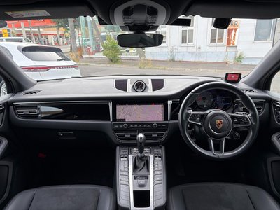 2020 Porsche MACAN photo 10