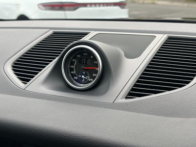 2020 Porsche MACAN photo 18