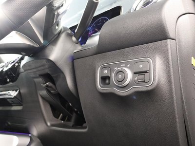 2025 Mercedes-BENZ GLB thumbnail 50