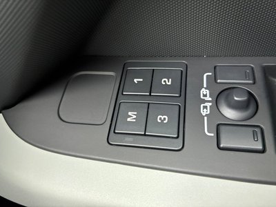 2023 LAND Rover DEFENDER thumbnail 24