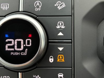 2023 LAND Rover DEFENDER photo 3