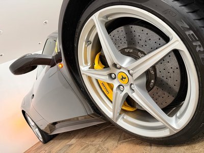 صورة 31 لـ 2011 Ferrari 458 ITALIA