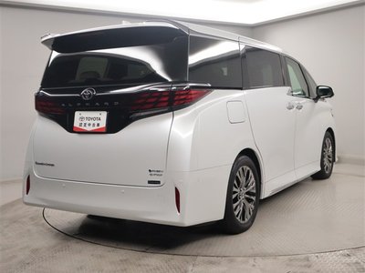2025 Toyota ALPHARD — фото 3