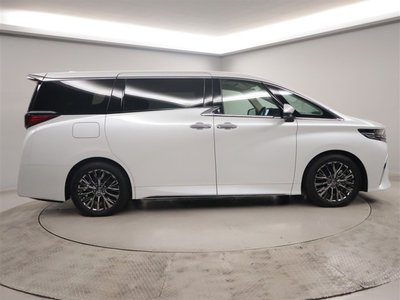 2025 Toyota ALPHARD — фото 2