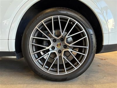 2019 Porsche CAYENNE thumbnail 40