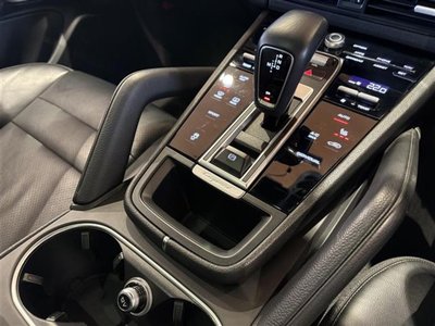 2019 Porsche CAYENNE photo 16