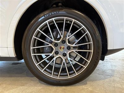 2019 Porsche CAYENNE thumbnail 38