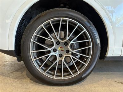 2019 Porsche CAYENNE thumbnail 39
