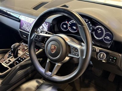 2019 Porsche CAYENNE photo 2