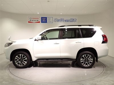 2023 Toyota LAND CRUISER PRADO photo 3