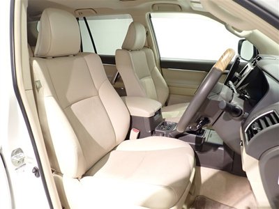 2023 Toyota LAND CRUISER PRADO photo 9