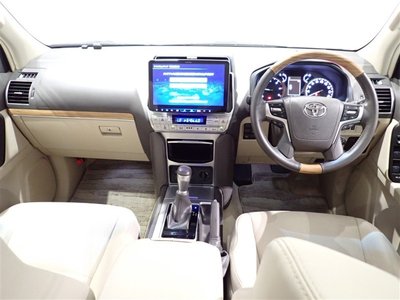2023 Toyota LAND CRUISER PRADO photo 11