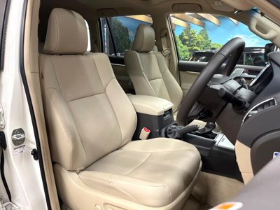 2023 Toyota LAND CRUISER PRADO photo 8