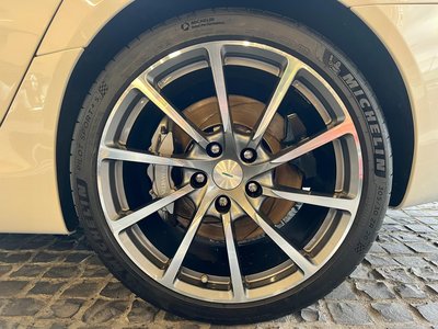صورة مصغرة 28 لـ 2015 Aston Martin RAPIDE