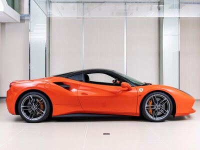 2017 Ferrari 488 GTB thumbnail 9
