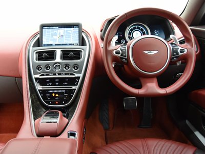 صورة 12 لـ 2020 Aston Martin DB11