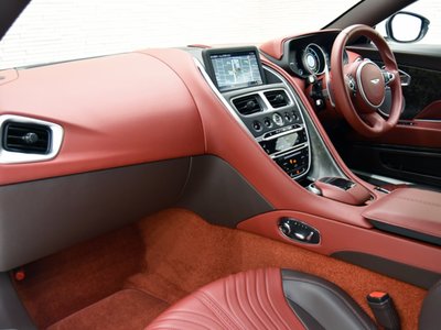 صورة 10 لـ 2020 Aston Martin DB11