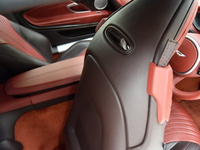 صورة 14 لـ 2020 Aston Martin DB11