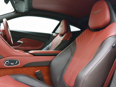 صورة 9 لـ 2020 Aston Martin DB11