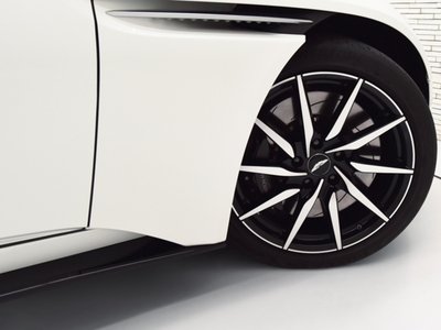 2020 Aston Martin DB11 缩略图 20