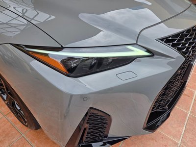 2025 Lexus IS — миниатюра 9