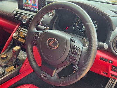 2025 Lexus IS — миниатюра 29