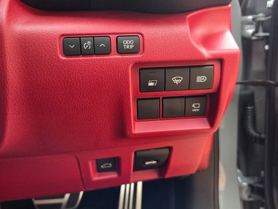 2025 Lexus IS — миниатюра 38