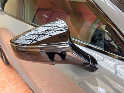 2025 Lexus IS — миниатюра 19
