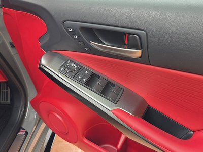 2025 Lexus IS — миниатюра 26