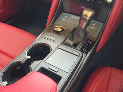 2025 Lexus IS — миниатюра 40