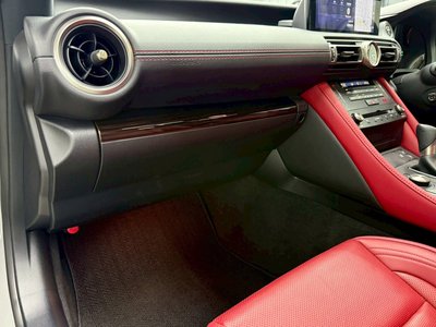 صورة 32 لـ 2023 Lexus RC