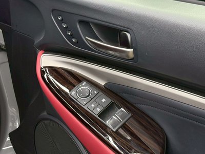 صورة 38 لـ 2023 Lexus RC