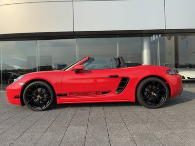 2025 Porsche 718 photo 2