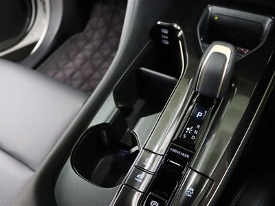 2025 Toyota CROWN ESTATE thumbnail 27