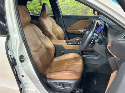 صورة 8 لـ 2024 Lexus LBX
