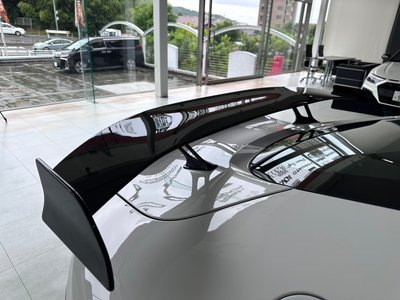 2024 Aston Martin VANTAGE — миниатюра 10