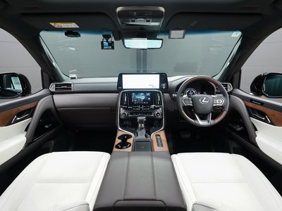 2024 Lexus LX photo 5