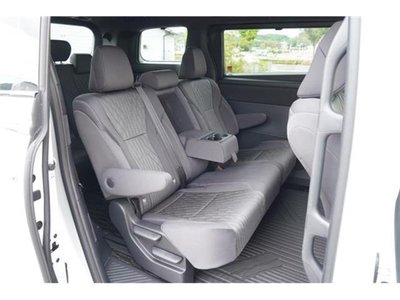 2025 Toyota ALPHARD — фото 12