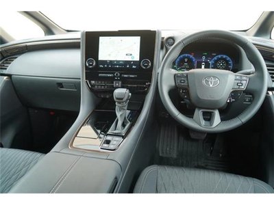 2025 Toyota ALPHARD — фото 2