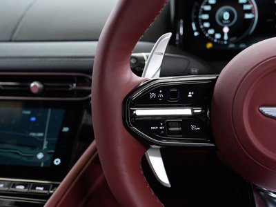 صورة 14 لـ 2024 Aston Martin DB12