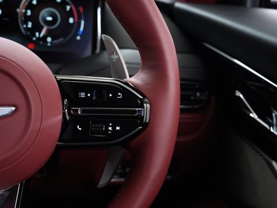 صورة 15 لـ 2024 Aston Martin DB12
