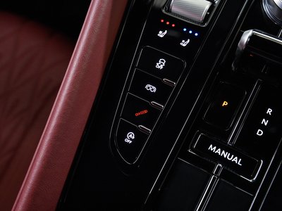 صورة 19 لـ 2024 Aston Martin DB12