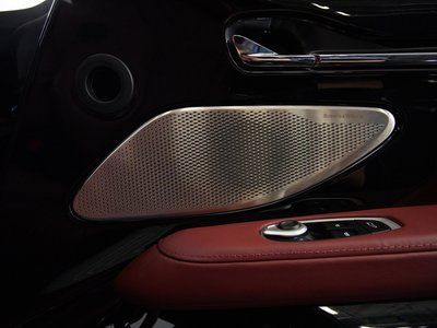 صورة 11 لـ 2024 Aston Martin DB12