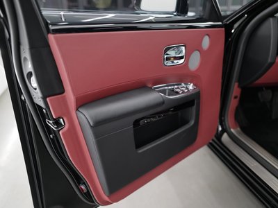 صورة 68 لـ 2015 ROLLS-ROYCE GHOST