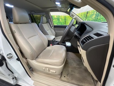 2022 Toyota LAND CRUISER PRADO photo 9