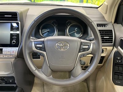 2022 Toyota LAND CRUISER PRADO photo 6