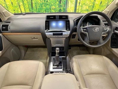 2022 Toyota LAND CRUISER PRADO photo 2