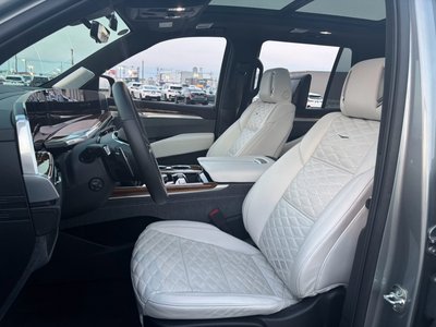 2025 Cadillac ESCALADE thumbnail 16