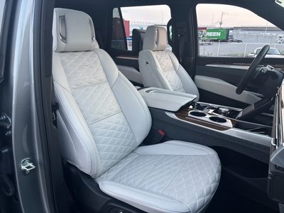 2025 Cadillac ESCALADE thumbnail 18