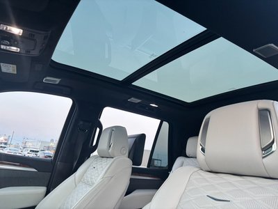 2025 Cadillac ESCALADE thumbnail 3